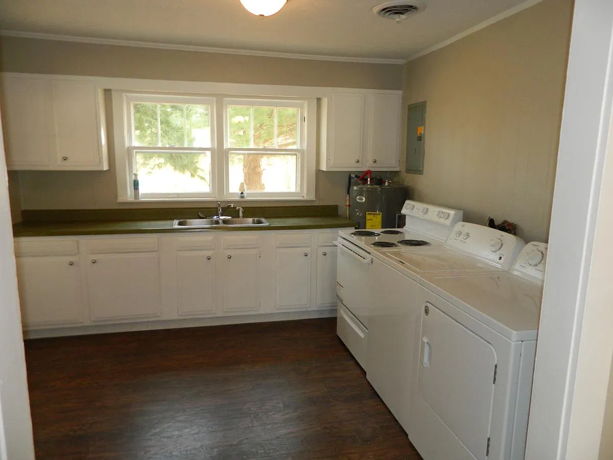 406 Harold King Drive — Photo 2