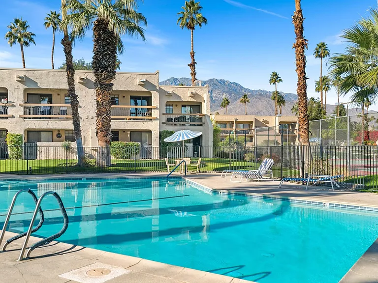5300 E Waverly Dr — Photo 14