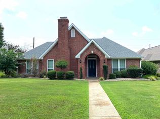 825 Fairway St, Paris, TX 75460