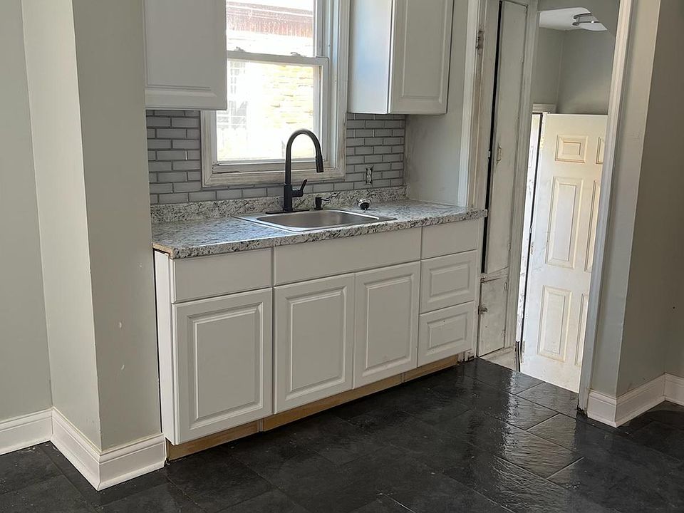 1st image of 13542 Dolphin St