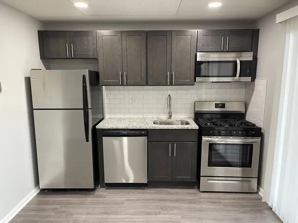 Oakwood Manor, 1070 W Bridge St #B-28, Phoenixville, PA 19460