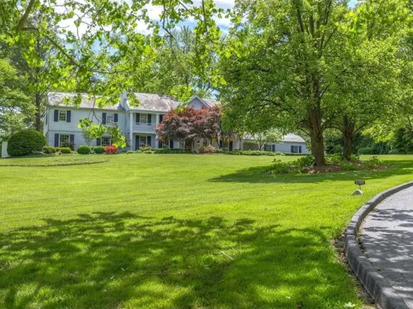9904 Old Warson Rd, Saint Louis, MO 63124