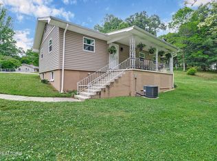 106 Dewey Rd, Oak Ridge, TN 37830