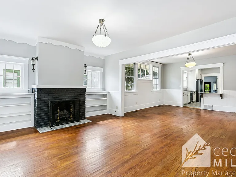 3329 E 1st St N — Photo 1