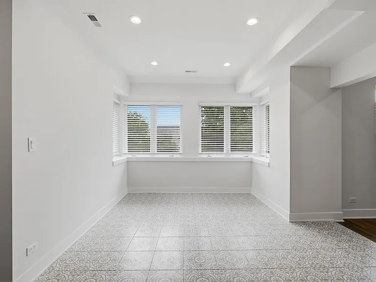 6914 N Sheridan Rd #1 — Photo 9