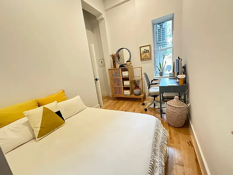 247 Nassau Ave #1R — Photo 8