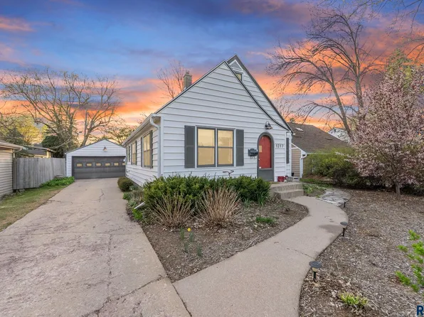 1217 S Jefferson Ave, Sioux Falls, SD 57105