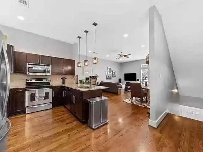 5711 Ross Ave #9 — Photo 1