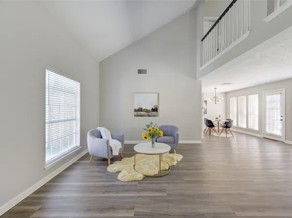 3327 Timber View Dr, Sugar Land, TX 77479