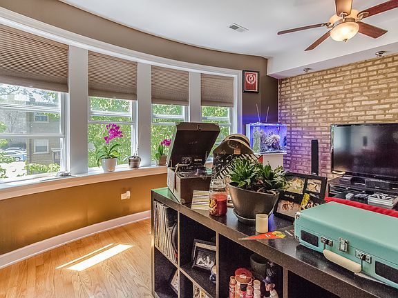 4th image of 5253 N Rockwell St APT 1