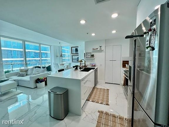 4th image of 300 S Biscayne Blvd #T-3502