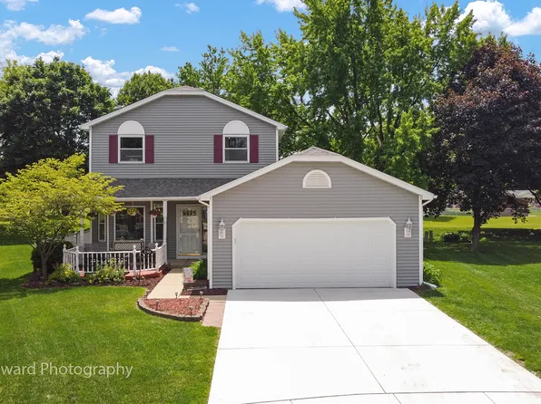 150 Meadows Ct, Sugar Grove, IL 60554