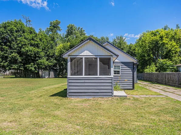 313 Fulton St, Buchanan, MI 49107