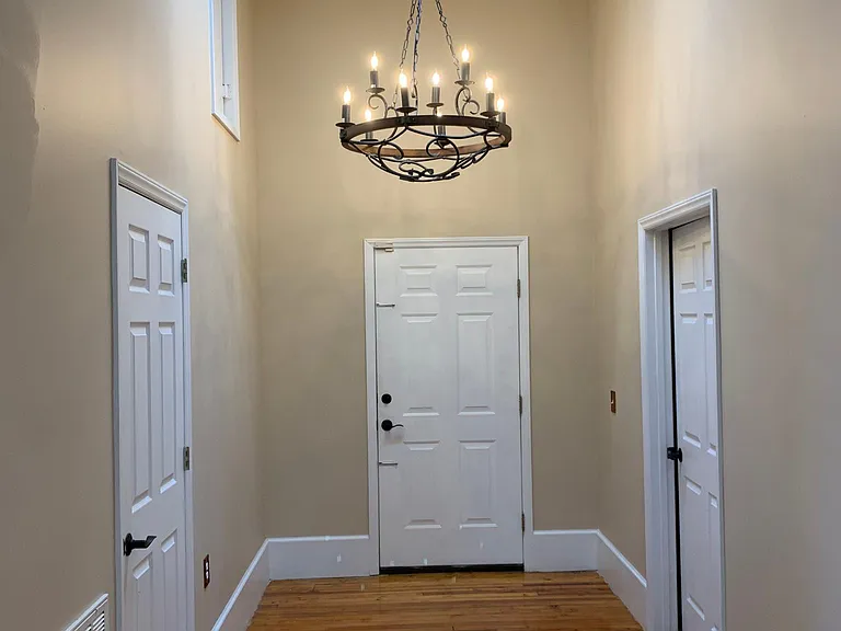 135 W Union St — Photo 17