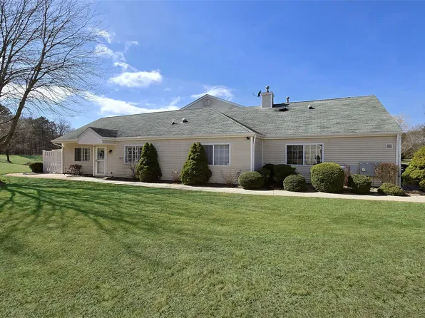 286 Ranch Circle, Manorville, NY 11949