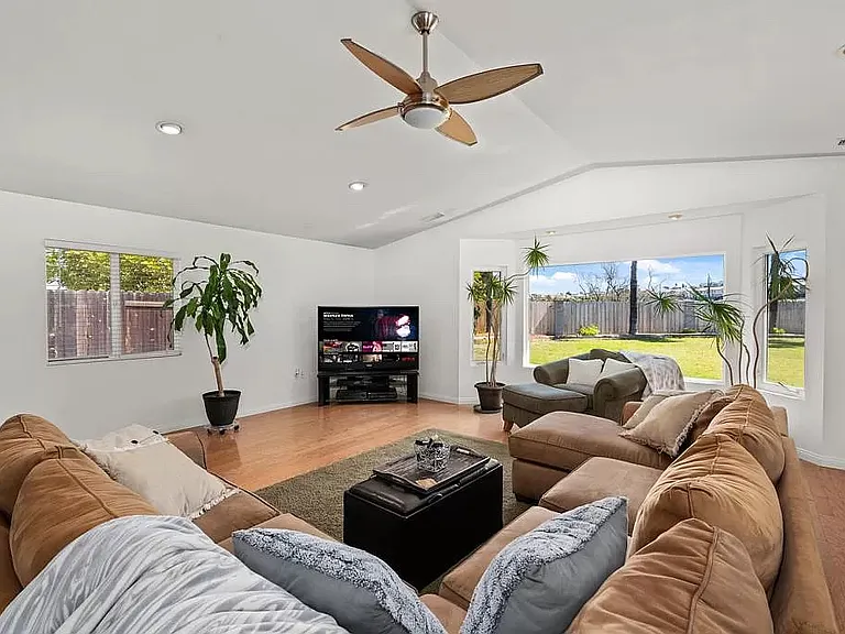 4919 Glenhaven Dr — Photo 4
