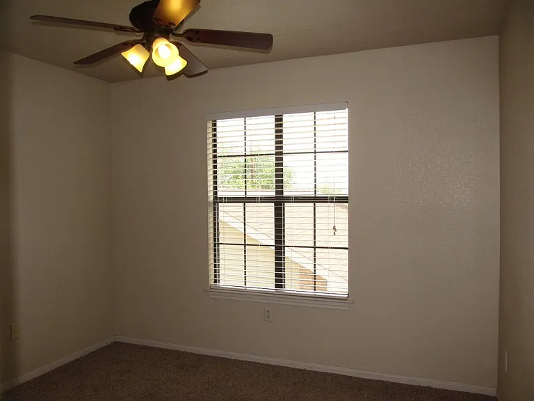 602 Northcliffe Dr — Photo 16
