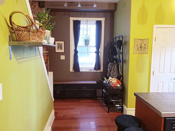 Entry nook