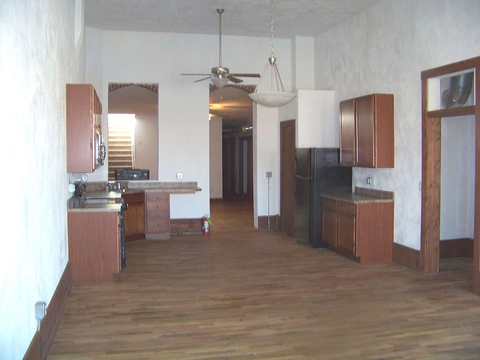 Front (living room/kitchen) room