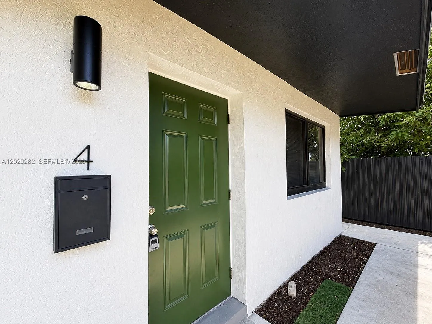 2 bed, 1.0 bath, 718 sqft, $1,850 — Photo 3
