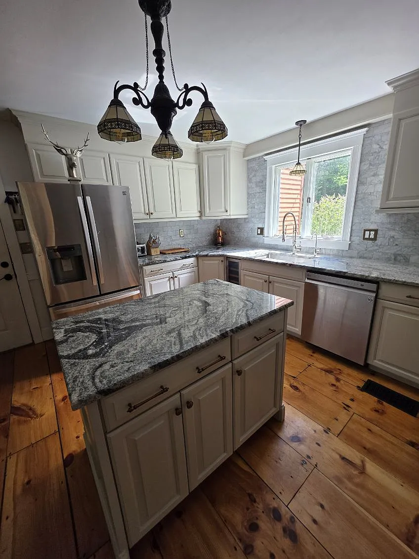 4 bed, 2196 sqft, $3,200 — Photo 4
