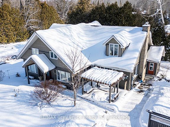 2nd image of 424 Huron Rd