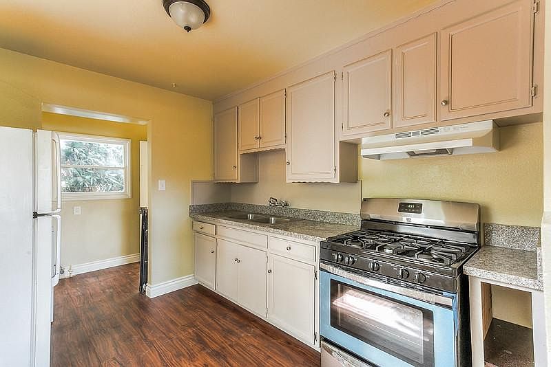 1st image of 271 Willow Ave