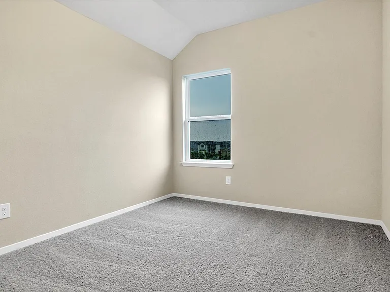 135 Lyndon Dr — Photo 14