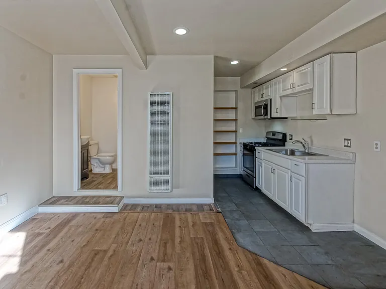 4541 W 172nd St #2 — Photo 20