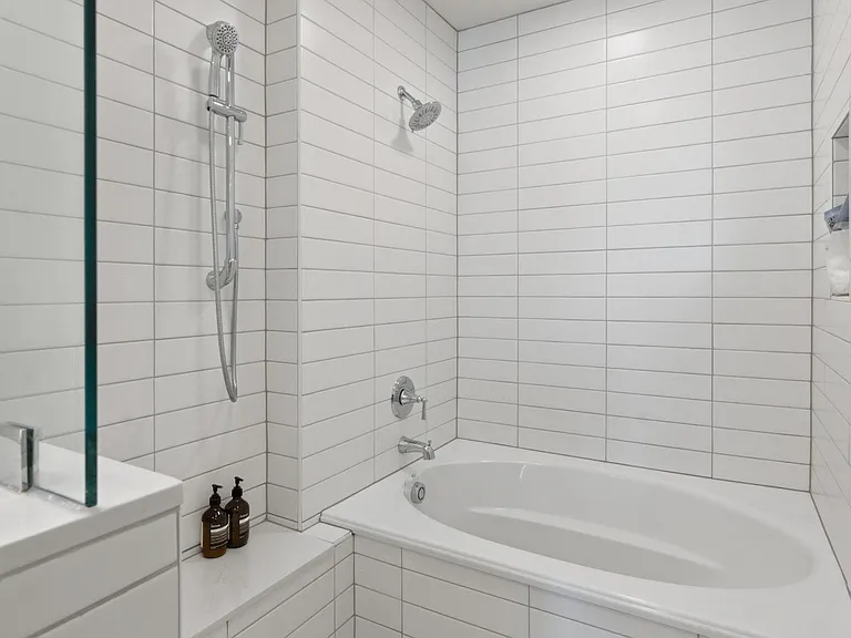 930 Commerce St #501 — Photo 13