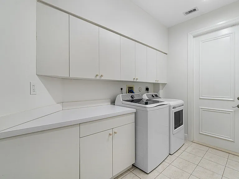 6641 Conch Ct — Photo 33