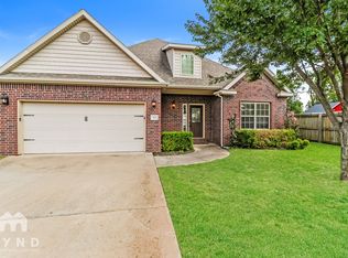 100 Chicory Dr, Bentonville, AR 72712