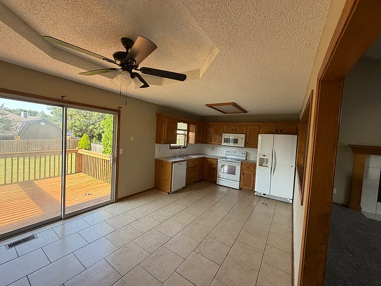 Willow Dr — Photo 3