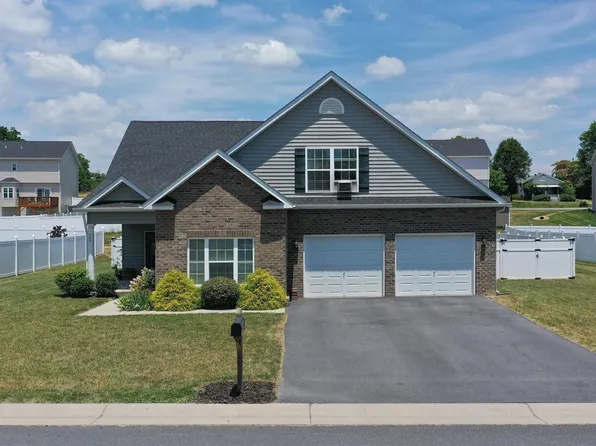 909 Waterton St, Staunton, VA 24401