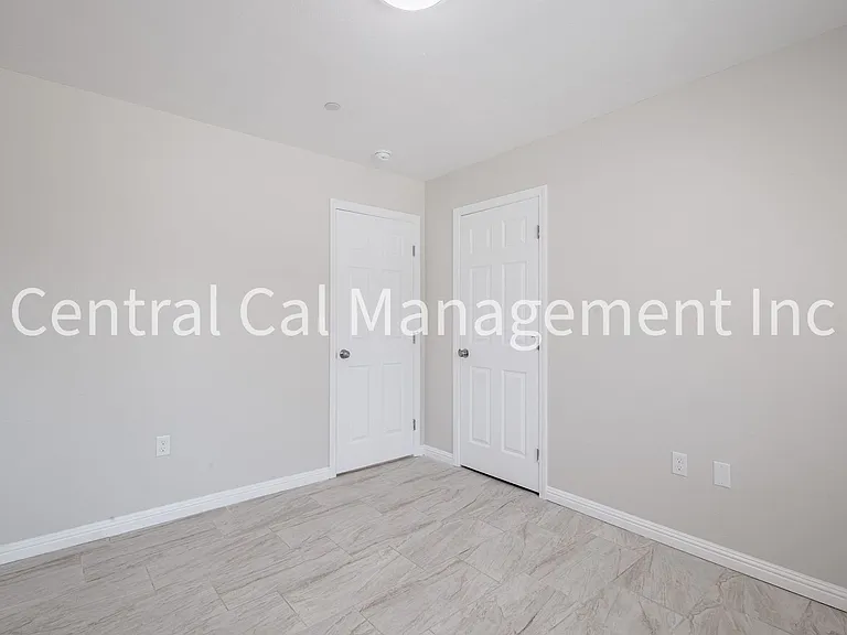 1004 Padre St — Photo 14