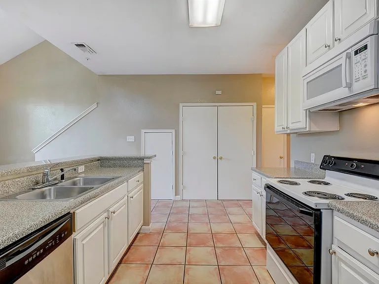 2405 Leon St #101-203 — Photo 26