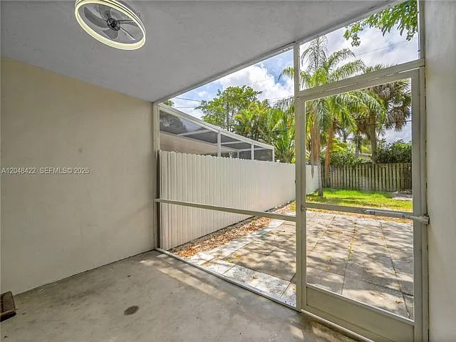 808 SW 12th Ct — Photo 8