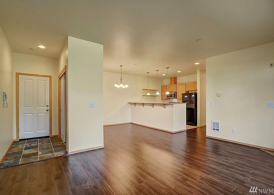1st image of 16528 5th Ave NE APT 302