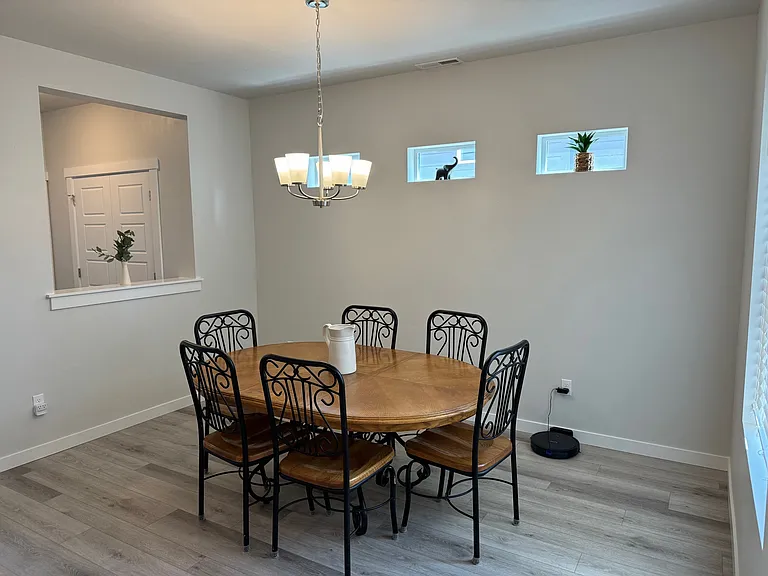 333 S Calf Creek Ave — Photo 4