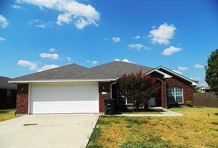 3rd image of 2903 Wisteria Ln