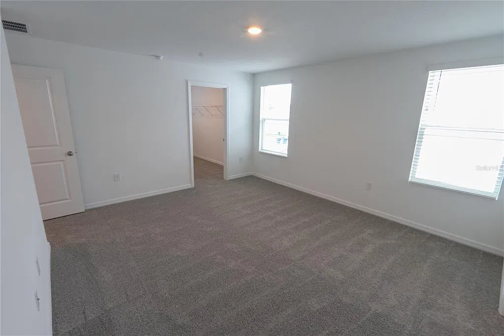 4 bed, 2.5 bath, 2305 sqft, $2,450 — Photo 4