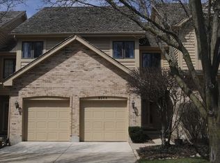 8544 Thistlewood Ct, Darien, IL 60561