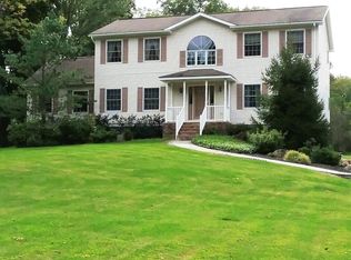 1 Symonds Ln, Glen Gardner, NJ 08826