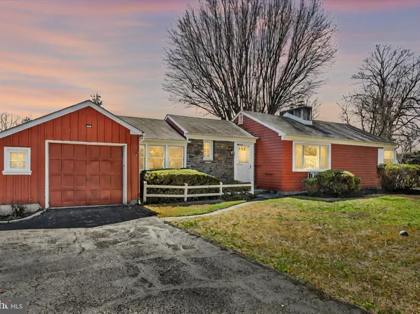 521 Hilldale Rd, Broomall, PA 19008