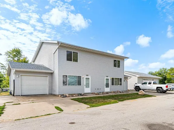 105/107 E 3rd St, Tiffin, IA 52340