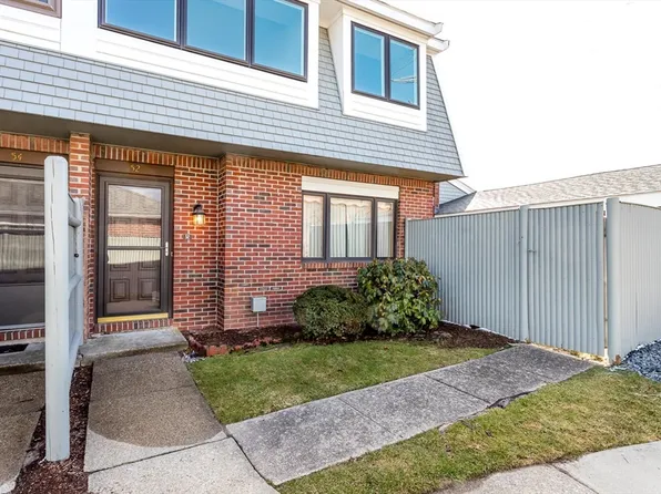 52 Rosewood Dr Unit 52, Stoughton, MA 02072
