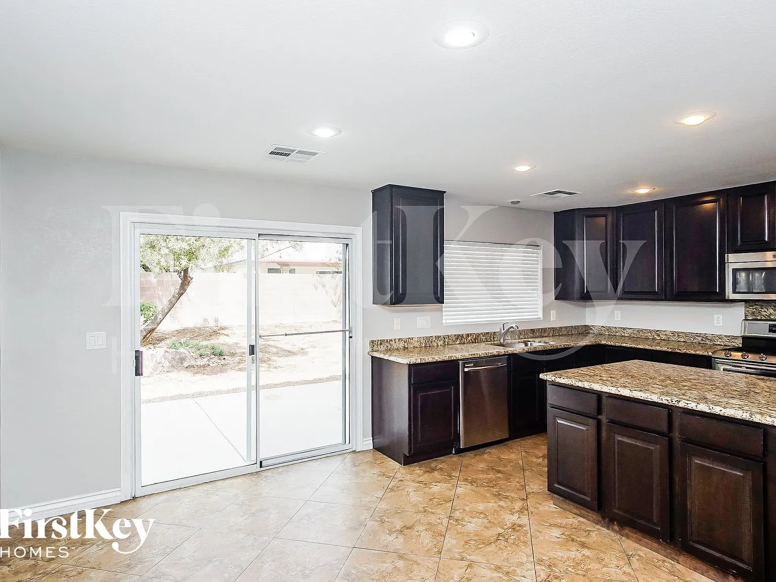 4 bed, 2.5 bath, 2854 sqft, $3,110 — Photo 4