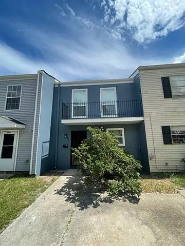 3017 Pine St — Photo 1
