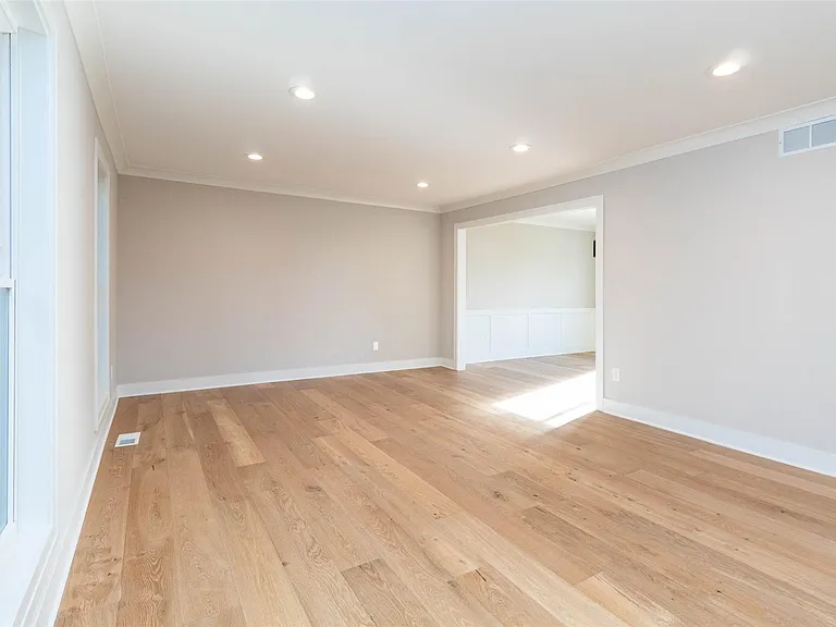 5485 Hammersmith Dr — Photo 6