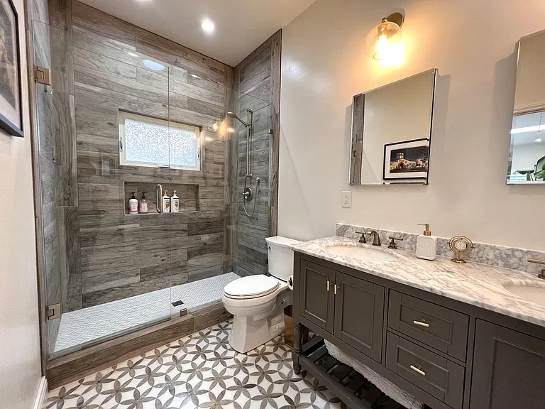 4405 Santa Monica Ave — Photo 8